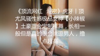 商场一路抄底黑丝美女竟然没穿内裤肥美的鲍鱼真想尝一尝什么味道