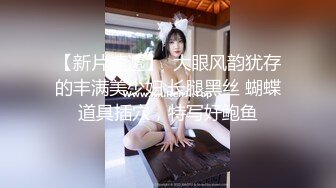 美女与野兽的激情碰撞，黑丝露脸风骚人妻伺候黑鬼大鸡巴，深喉口交好刺激，让大老黑