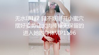 小少妇道具双插玩弄骚穴，黄瓜玉米激情双插，高潮喷水浪叫不止