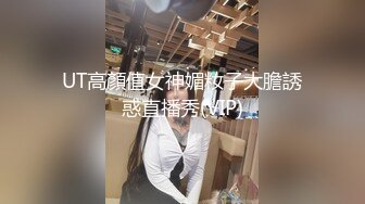 深夜昏暗的小酒吧几个小混混把坐台女灌醉了用酒瓶插B