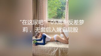 女主人在内衣Pegging她的Sissy