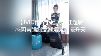 探花极品哥网约十八岁小嫩妹，服务态度很好，圆润肥臀后入撞击特别棒