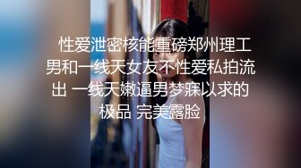 超棒女神丰乳肥臀有点妖艳，翘起屁股特写电臀，一线天极品馒头穴