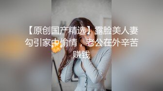 家庭偷拍年轻性欲强的小夫妻孩子不在疯狂做爱，孩子在媳妇只能在床边抠逼