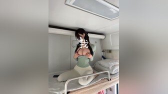 ：黑丝女仆两个年轻的小骚妹让两小哥床上玩弄，大姨妈都来了还骚呢，道具摩擦激情爆草，给大哥套着包皮吹鸡巴