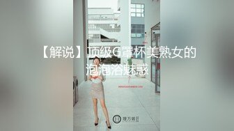 专注的玩游戏大奶女友想要主动拿出肉棒吃 受不了提屌爆操内射