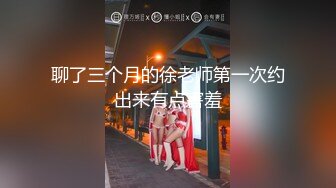   黑丝高跟颜值不错的御姐小少妇跟大哥激情啪啪，全程露脸在门前地板上干炮