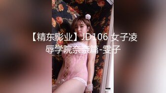 公司女厕偷拍 今年刚分配来的女大学生小王一边拉粑粑一边玩手机