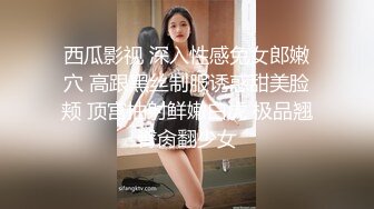 喜欢打野战的小美女公厕门口和男友开战了