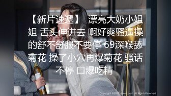 别墅沙发上玩多人运动