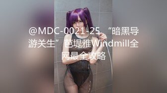 【新片速遞】  监控摄像头4倍变焦偷拍学生妹在家裤子脱了一边手机看小黄片一边自慰