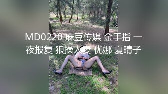 气质尤物美御姐，躺在床上寂寞难耐，搔首弄姿诱惑，翘起大肥臀，扒开内裤揉穴，跳蛋震骚逼