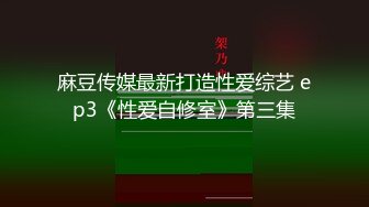  大鸡巴哥双飞两个颜值奶子相当漂亮的少妇，大鸡巴很能草逼逼菊花一起草