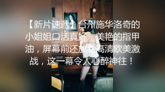 齐逼牛仔短裤修长美腿，花臂纹身拨开内裤舔逼，翘屁股扣穴特写猛操屁股