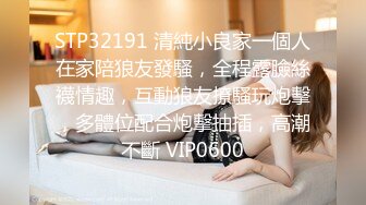 【蓝姐姐】快手上的20岁贫乳妹子，乖乖女眼镜妹，极致反差，全裸自慰脸穴同框，