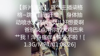  很有韵味笑起来甜美少妇约炮眼镜胖男，开档黑丝高跟鞋自摸掰穴，舔屌深喉上位骑乘自己动