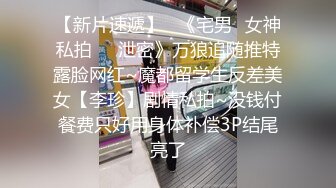 丝袜高跟露脸风骚御姐的诱惑，掰开骚逼看特写给大哥口交大鸡巴，床上床下各种姿势蹂躏爆草，表情好骚真刺激[