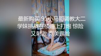 人妻美少妇全程露脸黑丝诱惑伺候3个小哥的大鸡巴，揉奶玩逼淫声荡语各种抽插，无套蹂躏射在小嘴里精彩刺激