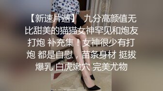 漂亮美女夜晚短裙户外露出，整根大鸡巴粘在护栏就抽插小穴，不远处还有位大爷在工作，刺激死了！