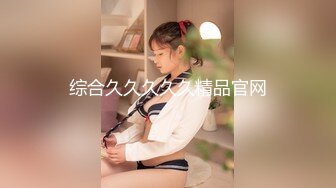 韵味十足甜美骚女，女用倒模20CM长屌，骑乘自己动，翘起屁股插入