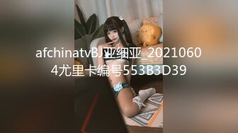  两女一男小少妇户外野战路边交后入，搞一会来人回车上，手指扣逼掰穴特写