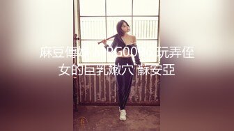   变态少女黑丝情趣露脸跟无能大哥激情啪啪，给大哥来个深喉交