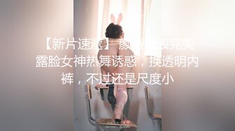 绿帽老婆帮单男舔几把