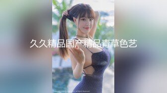 苗条白嫩无毛妹子练裸体瑜伽