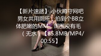 馒头B萝莉女儿玉足榨精 黑白双丝性感诱人 透过美腿意淫迷人裂缝 湿嫩粉穴隐约泛汁 无情榨射