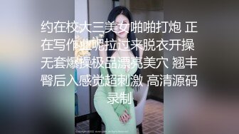 美妞跪着张口等鸡巴射里面还把鸡巴舔干净