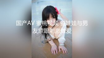 偷拍公園陪兒子塗鴉氣質美婦裙底,魔鬼身材讓人噴鼻血