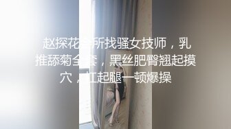  大奶骚妹夜晚驾车和炮友户外车震，摇下车窗掏出奶子呻吟，路边退下衣服深喉交