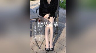 无毛逼白虎小妹露脸给小哥口交大鸡巴，让小哥强力插入浪叫不断，干完还用道具玩弄骚穴，表情好骚