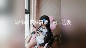 【新片速遞】   疯狂姐妹花激情群P，4对男女沙发上激情啪啪大秀，浪叫呻吟不止，性爱转转椅情趣小游戏，转到谁前后一起爆草