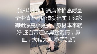 红发眼镜美女跪着满满享受这大鸡鸡