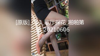  哺乳期少妇露脸一个人在酒店发骚，跟狼友互动奶子太胀，挤奶给狼友看，洗澡诱惑逼逼特写