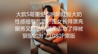 花臂纹身超大白皙美乳妹被炮友咬奶头浴缸鸳鸯浴洗完再开操