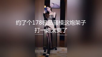 双飞两个小萝莉，逼粉奶子嫩身材好，床上被小哥多体位蹂躏抽插