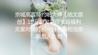 看着老婆被单男摁到沙发操