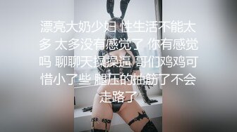 商场女厕坑神隔板缝多角度逼脸同框偸拍多位美女方便，柜台主管气质少妇居然还是无毛大逼 (4)