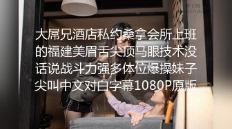 风骚TS妖主红唇妈妈 和闺蜜伺候四眼仔少爷，肥仔操妖听妖声很过瘾 咧开嘴笑，边玩弄妈妈的小菊花穴，射！