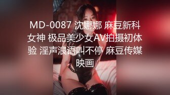 【你的大小姐】胆子真大小区没睡的邻居有眼福了，极品女神，阳台上脱光抖屁股，盘亮条顺大美女，深夜看谁运气好 (4)