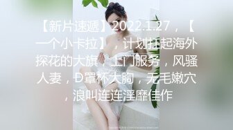   年轻小情侣条件艰苦也在坚持直播，无套啪啪姿势花样多最后射在肚子上