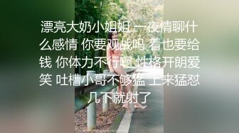 娇小身材妹子和男友公厕啪啪 马桶上掰穴握吊后入抽插