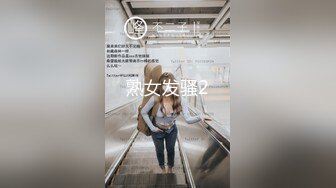 商场女厕刁钻角度偷窥背带裤美女的无毛小嫩鲍