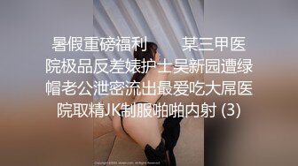 牛仔短裤大奶妹掰穴手指扣逼特写口交翘起屁股后入大屁股猛烈撞击