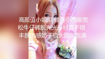 绿帽奴卖老婆，邻居大哥迷恋老婆的丝袜