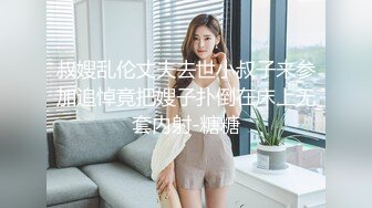 潜入商场女厕偷拍很清秀的美少妇笑起来真漂亮