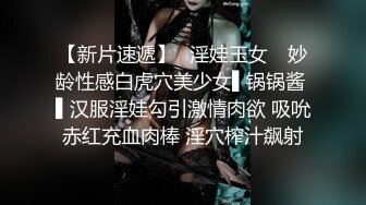  丝袜女仆情趣装颜值不错很嫩小少妇激情3P，伺候两个小哥哥主动上位抽插嘴里还叼着大鸡巴