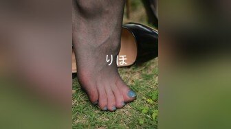 夫妻家中操逼直播，操完了还用道具玩妹妹